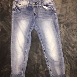 Blue jeans, a little above ankle